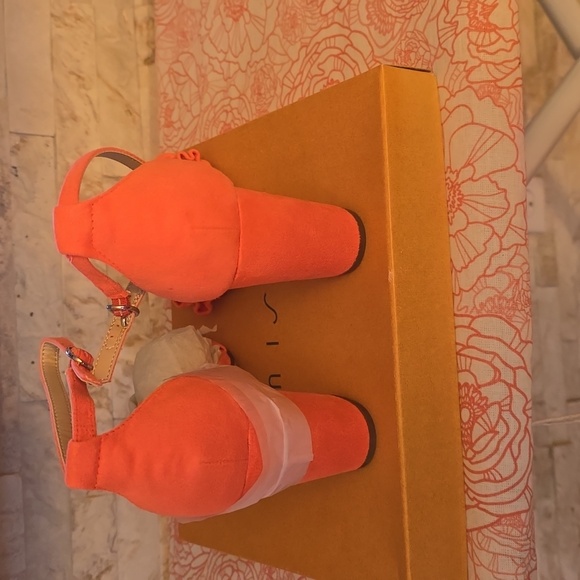 SOLD - Picture 3 of 4